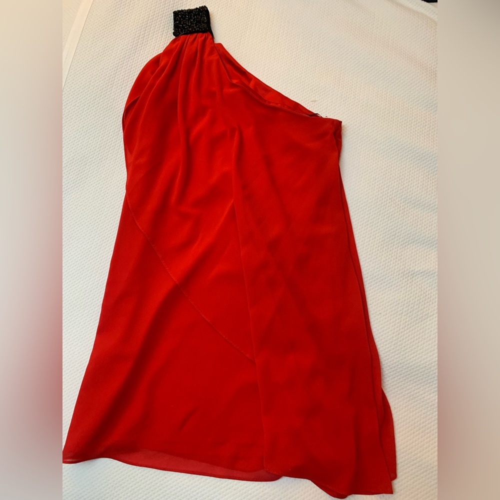 MM couture one shoulder red